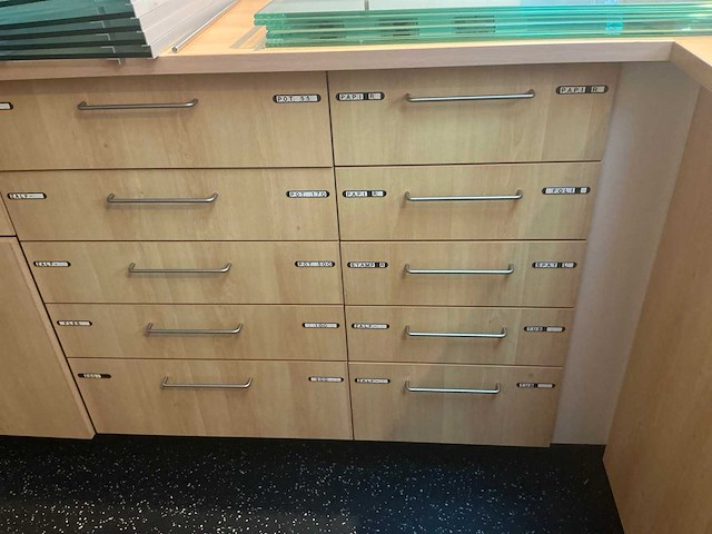 Apotheek interieur winkel toonbank - afbeelding 40 van  54