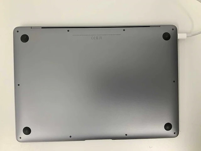 Apple - 2020 - 13-inch macbook air (2020): 1.1ghz. 2-core i3, 8gb, 256gb, space gray - mwt82n/a - laptop - afbeelding 4 van  4