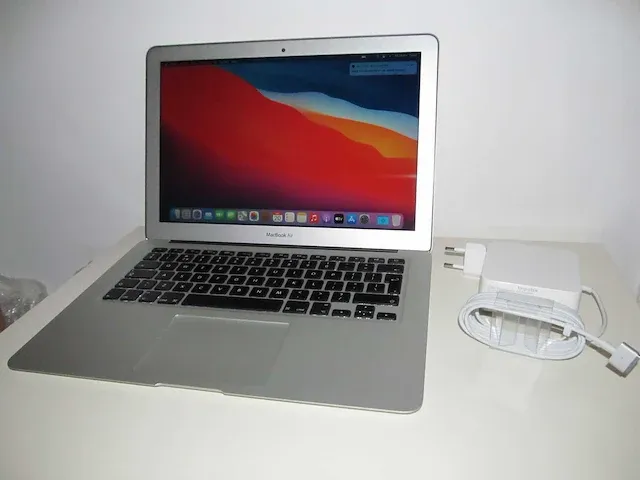 Apple - air 1466 intel i5 ssd - macbook - afbeelding 1 van  4