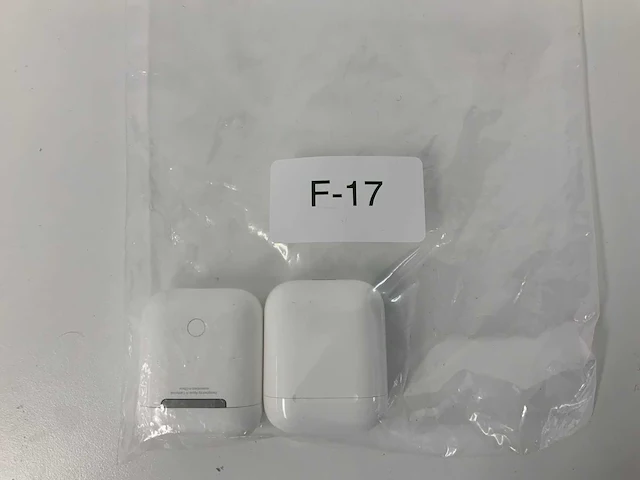 Apple - airpods 2, charging case - mv7n2zm/a (2x) - afbeelding 1 van  1