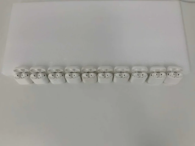 Apple - airpods 2, with charging case - mv7n2zm/a (10x) - afbeelding 1 van  1