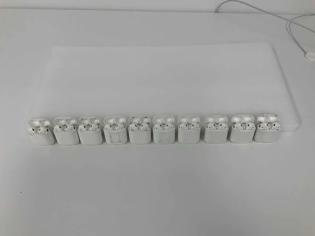Apple - airpods 2, with charging case - mv7n2zm/a (10x) - afbeelding 1 van  1