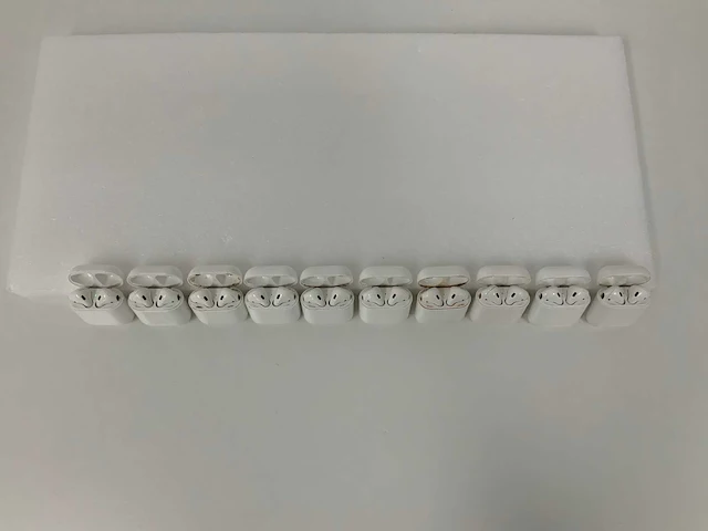Apple - airpods 2, with charging case - mv7n2zm/a (10x) - afbeelding 1 van  1
