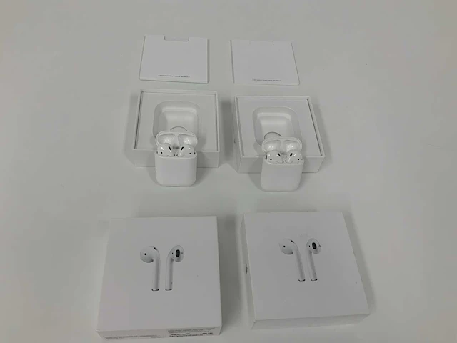 Apple - airpods 2, with charging case - mv7n2zm/a (2x) - afbeelding 1 van  1