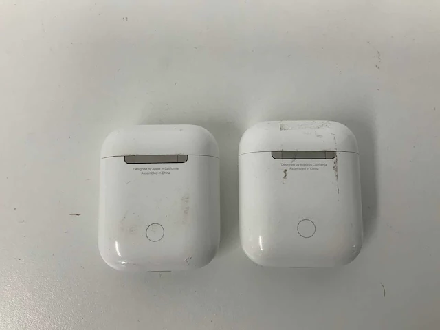 Apple - airpods 2, with charging case - mv7n2zm/a (2x) - afbeelding 2 van  2