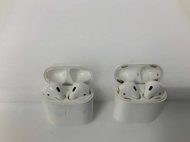 Apple - airpods 2, with charging case - mv7n2zm/a (2x) - afbeelding 1 van  1