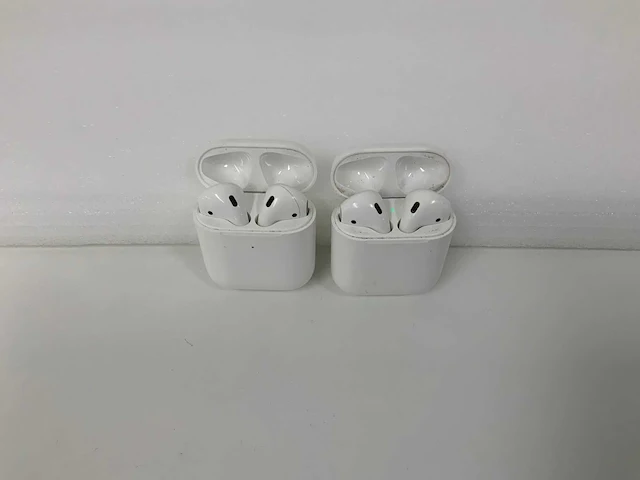 Apple - airpods 2, with charging case - mv7n2zm/a (2x) - afbeelding 1 van  1