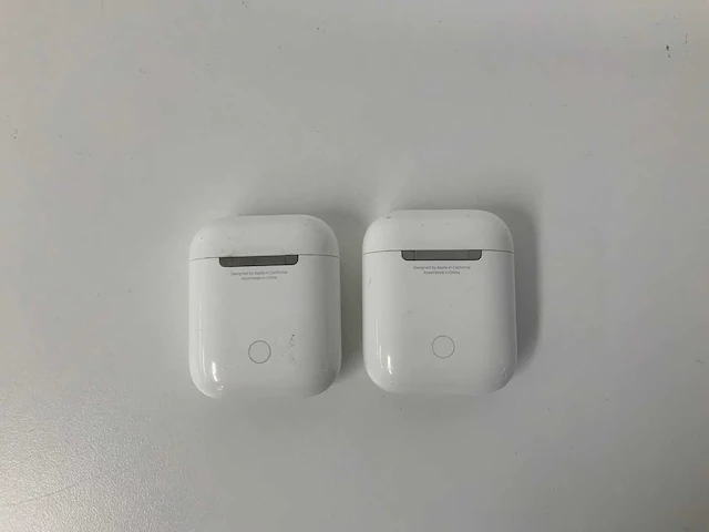 Apple - airpods 2, with charging case - mv7n2zm/a (2x) - afbeelding 2 van  2