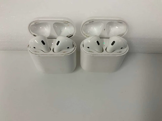 Apple - airpods 2, with charging case - mv7n2zm/a (2x) - afbeelding 1 van  2