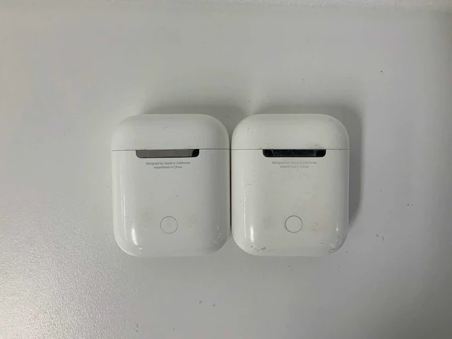 Apple - airpods 2, with charging case - mv7n2zm/a (2x) - afbeelding 2 van  2