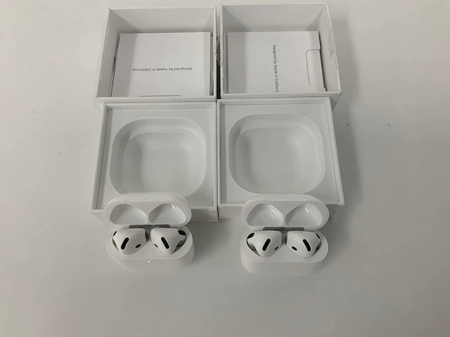 Apple - airpods 4 active noise cancellation, with charging case mxp93zm/a (2x) - afbeelding 1 van  2