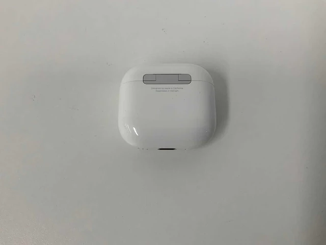 Apple - airpods 4 active noise cancellation, with charging case mxp93zm/a - afbeelding 3 van  3