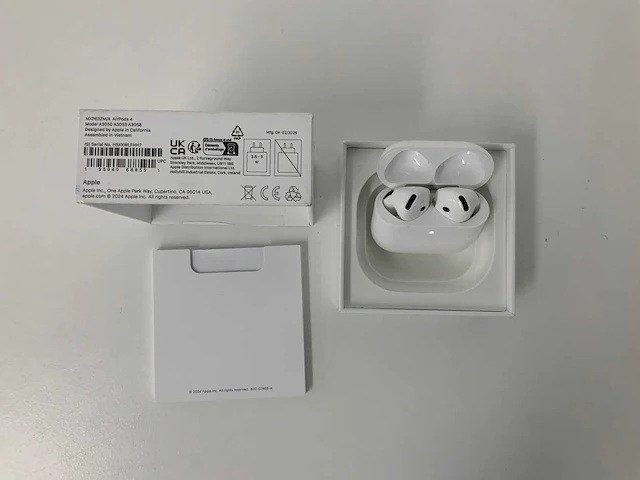 Apple - airpods 4, with charging case mxp63zm/a - afbeelding 1 van  3