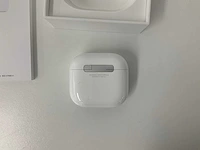 Apple - airpods 4, with charging case mxp63zm/a - afbeelding 3 van  3