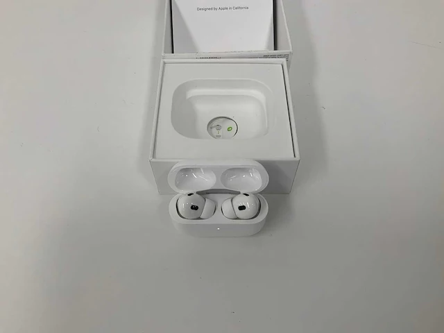 Apple - airpods pro 2nd generation, with charging case mtjv3zm/a - afbeelding 1 van  2