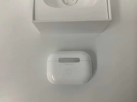 Apple - airpods pro 2nd generation, with charging case mtjv3zm/a - afbeelding 2 van  2