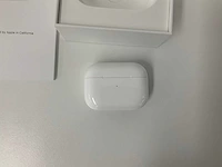 Apple - airpods pro 2nd generation, with charging case mtjv3zm/a - afbeelding 2 van  3