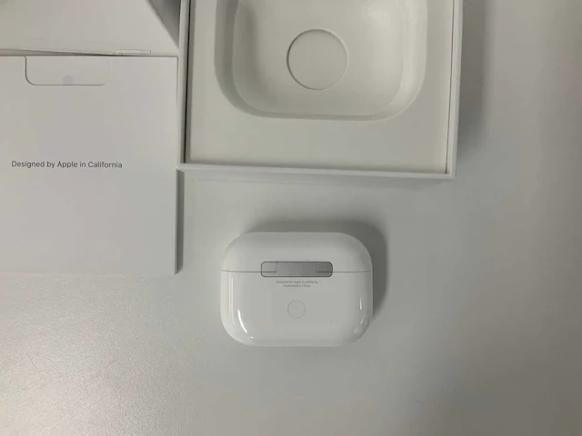 Apple - airpods pro 2nd generation, with charging case mtjv3zm/a - afbeelding 3 van  3
