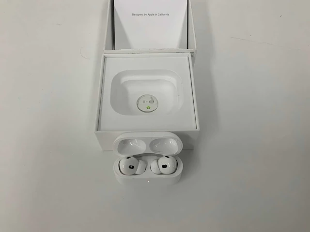 Apple - airpods pro 2nd generation, with charging case mtjv3zm/a - afbeelding 1 van  2