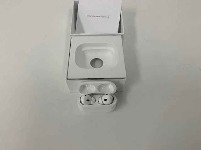 Apple - airpods pro 2nd generation, with charging case mtjv3zm/a - afbeelding 1 van  2