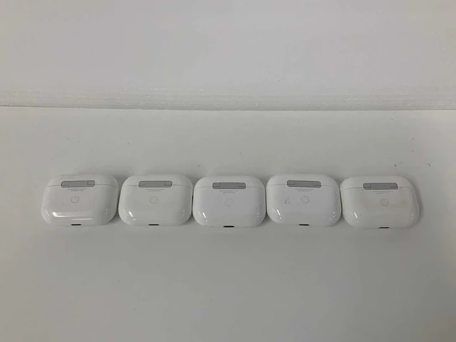 Apple - airpods pro, with charging case - mwp22am/a + airpods pro 2, with charging case - mtjv3am/a (5x) - afbeelding 2 van  2