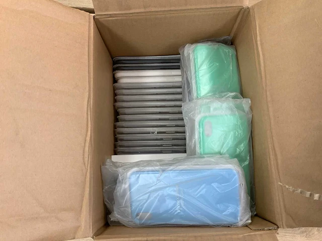 Apple - diverse iphone hoesjes nieuw in de verpakking (38x) - afbeelding 1 van  2