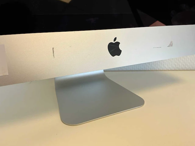 Apple - imac18,2 (24 inch) - desktop - afbeelding 2 van  4