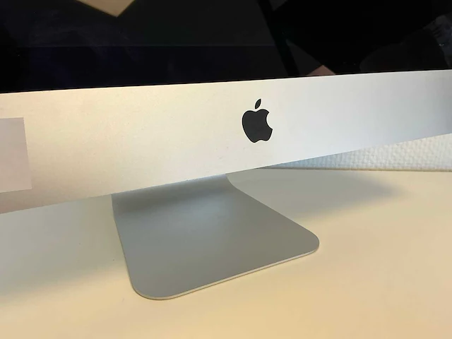 Apple - imac18,2 (24 inch) - desktop - afbeelding 2 van  5
