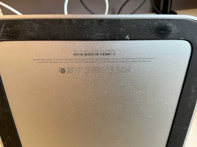 Apple - imac18,2 (24 inch) - desktop - afbeelding 3 van  3