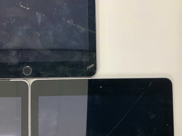 Apple - ipad 5 32gb space gray + ipad pro 9.7-inch(2016) 32gb space gray (5x) - afbeelding 4 van  4