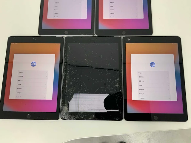 Apple - ipad 6 32gb space gray + ipad 5 32gb space gray (5x) - afbeelding 3 van  5