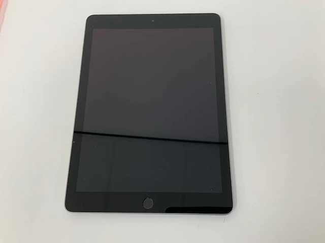 Apple - ipad 6 wifi 32gb space gray mr7f2nf/a - afbeelding 2 van  3