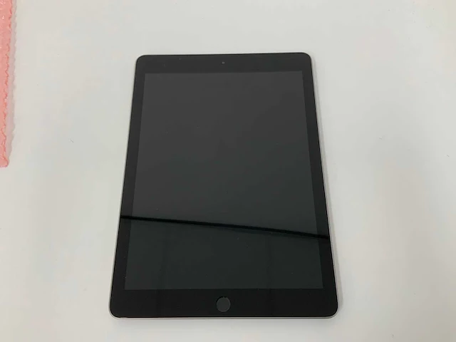 Apple - ipad 6 wifi 32gb space gray mr7f2nf/a - afbeelding 3 van  4