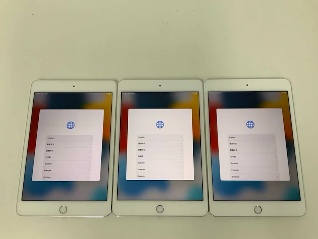 Apple - ipad mini 4 wifi 32/128gb silver (3x) - afbeelding 1 van  3