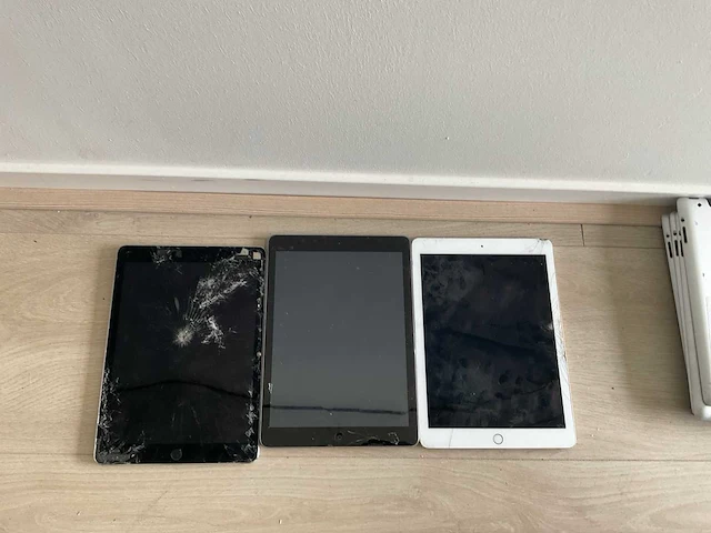 Apple - ipad pro 9.7-inch a1674 - tablet (3x) - afbeelding 3 van  3