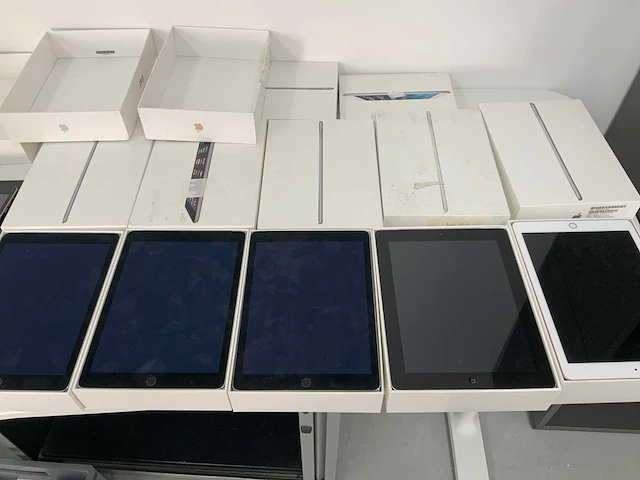 Apple - ipads (17x) - afbeelding 2 van  4