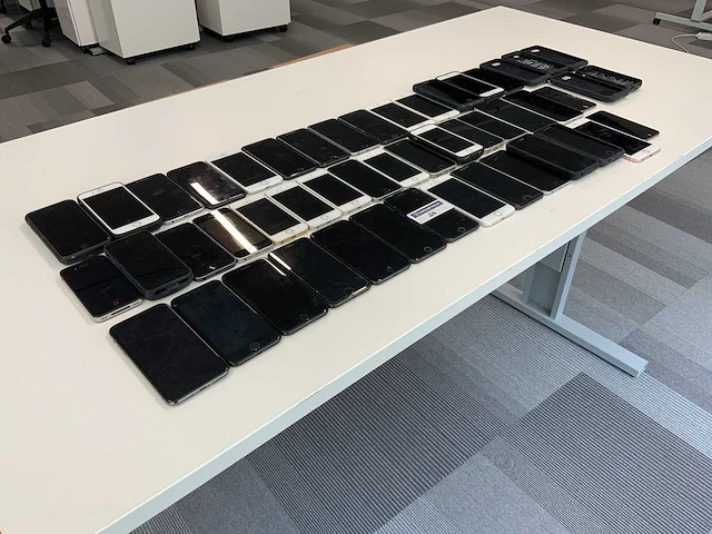 Apple - iphone - mobiele telefoon - afbeelding 1 van  6