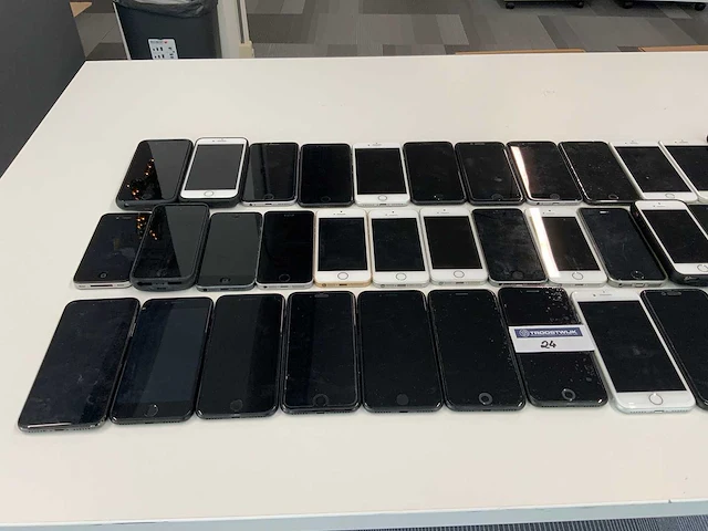 Apple - iphone - mobiele telefoon - afbeelding 3 van  6