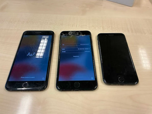 Apple - iphone - mobile phone (3x) - afbeelding 1 van  2