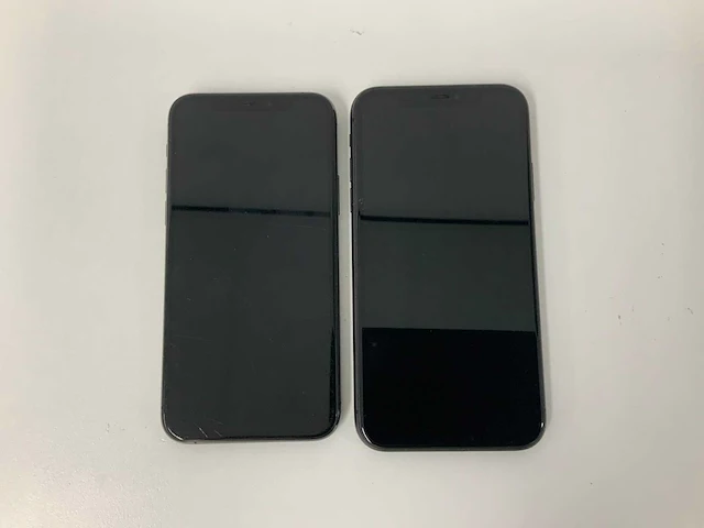 Apple - iphone 11 pro 64gb space gray + iphone 11 64gb black (2x) - afbeelding 2 van  3