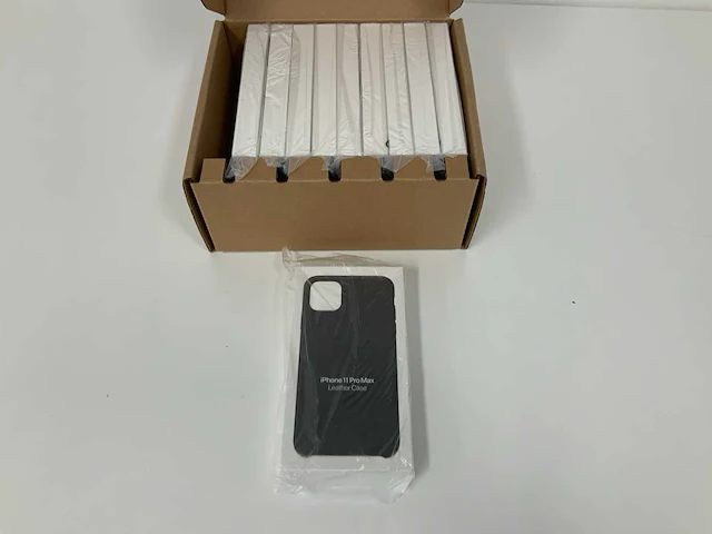Apple - iphone 11 pro max leather case black - mx0e2zm/a (10x) - afbeelding 1 van  3