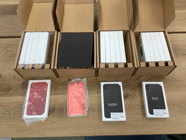 Apple - iphone 11 pro max/xs/6s plus hoesjes (28x) - afbeelding 1 van  4