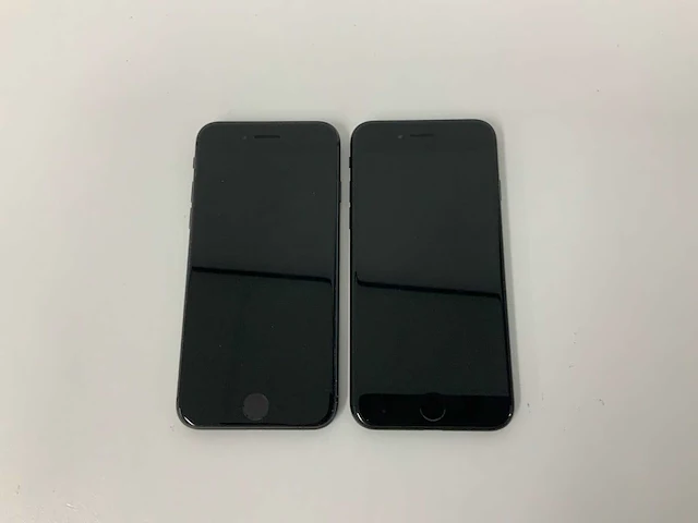 Apple - iphone 8 64gb space gray + iphone se(2020) 2nd gen 128gb black (2x) - afbeelding 2 van  3