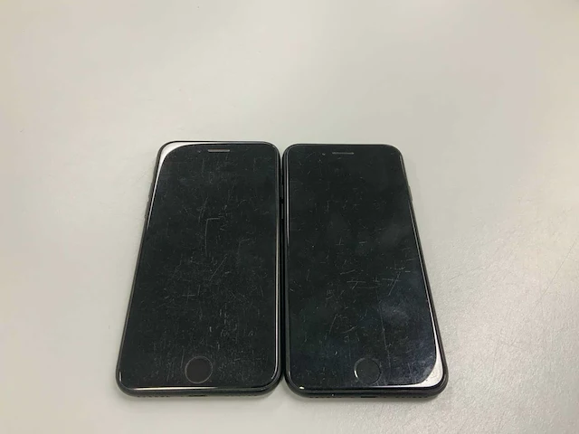 Apple - iphone se 2nd gen 64gb black (2x) - afbeelding 2 van  3