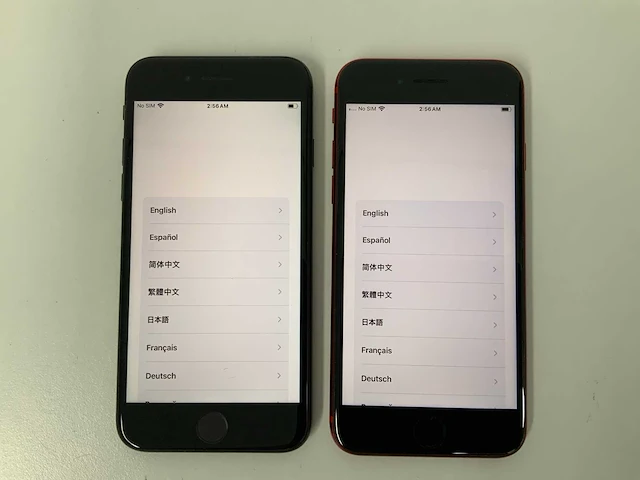 Apple - iphone se 2nd gen 64gb red/black (2x) - afbeelding 1 van  3