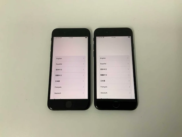 Apple - iphone se(2020) 2nd gen 64gb black (2x) - afbeelding 1 van  3