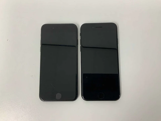 Apple - iphone se(2020) 2nd gen 64gb black (2x) - afbeelding 2 van  3