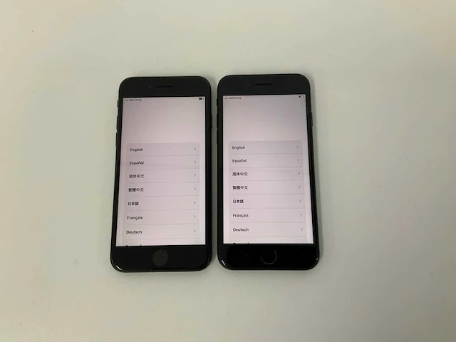 Apple - iphone se(2020) 2nd gen 64gb black (2x) - afbeelding 1 van  3