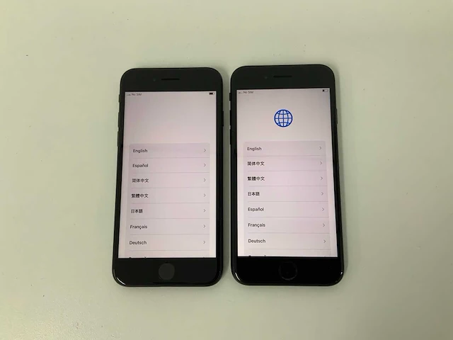 Apple - iphone se(2020) 2nd gen 64gb black (2x) - afbeelding 1 van  3