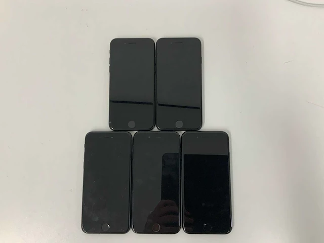 Apple - iphone se(2020) 2nd gen 64gb black (5x) - afbeelding 2 van  3